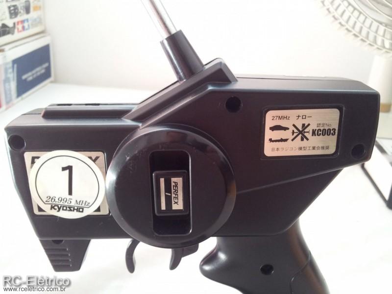 Rádio Controle Kyosho Perfex Modelo KT-3HS + Receptor AM 26.995. Seminovo.